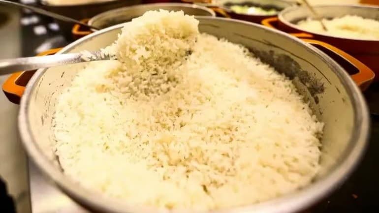 Importação emergencial de arroz visa atender necessidades após enchentes no RS