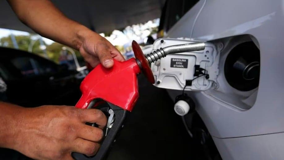 Carros podem enfrentar desafios com nova mistura de gasolina proposta por lei