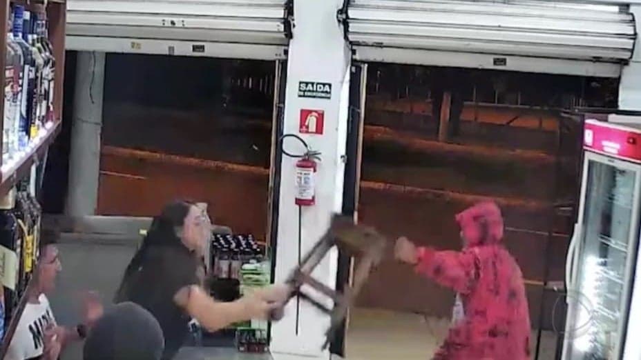 Comerciante grávida reage durante assalto em Franca e atinge ladrões com banco