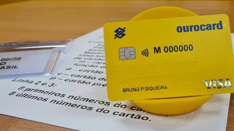 Banco do Brasil introduz inovação com cartão em braile para deficiente visual