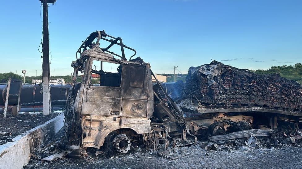 Vídeo: Incêndio em carretas deixa pai e filho do Vale do Aço gravemente feridos no Ceará