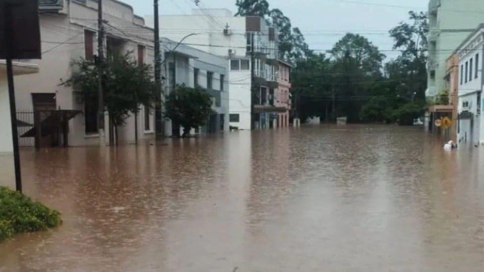 Tragédia em Roca Sales: prefeito busca resgate de 15 soterrados após enchente devastadora