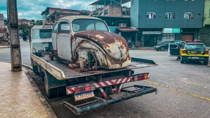 Ações de remoção de carros abandonados e sucatas são intensificadas em Ipatinga