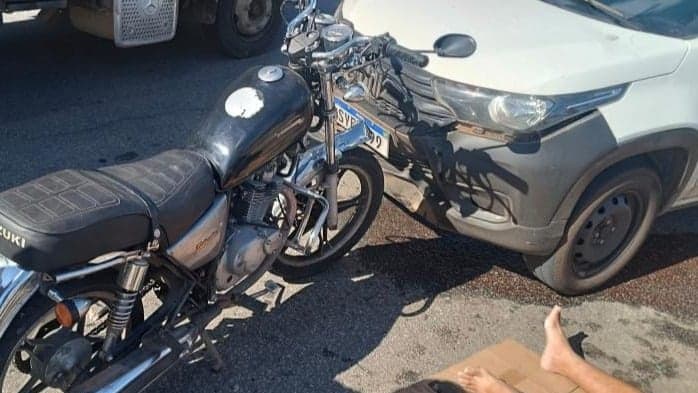 Colisão frontal entre motocicleta e carro deixa duas vítimas feridas em Ipatinga